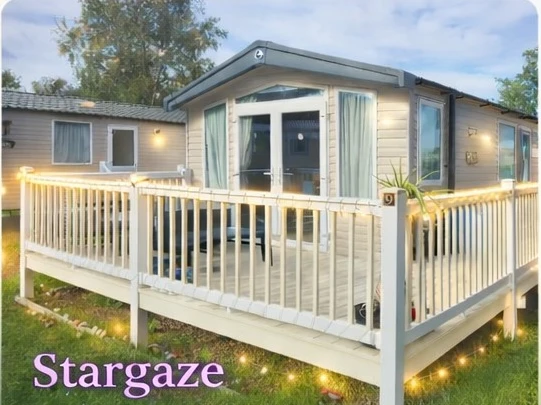 Stargaze caravan with wraparound decking